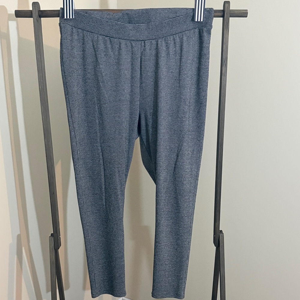 Alexander Jordan | Black & White Houndstooth Cropped Stretch Leggings